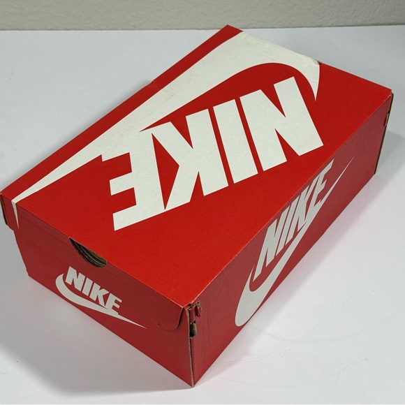 Dunk Low Light Carbon SZ 6.5M/8W Brand New 💯 Authentic. - Picture 8 of 9